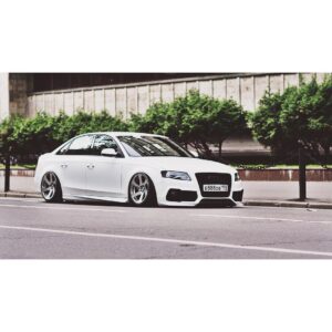 Audi A4 rolling through R