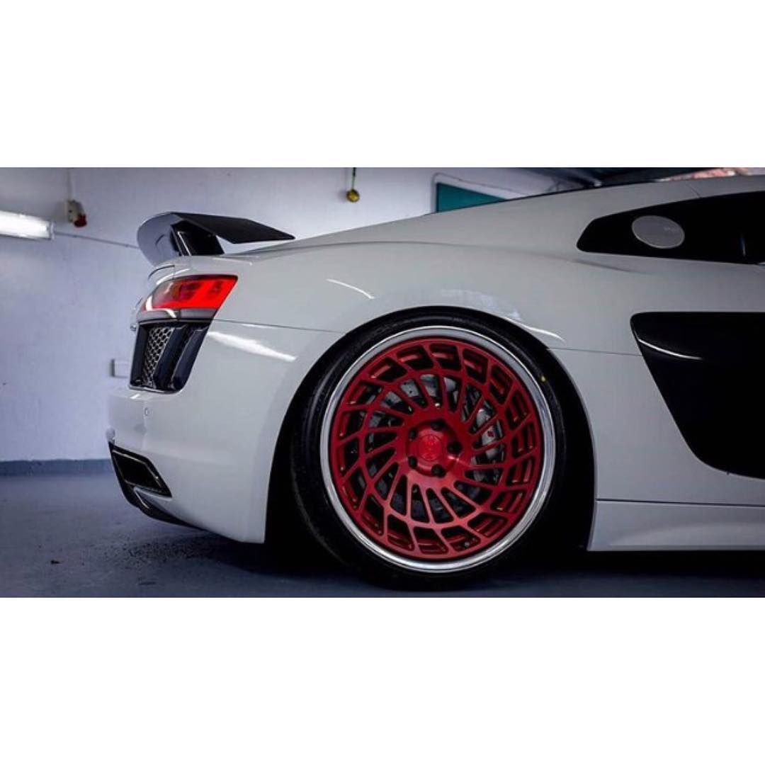 AUDI R8 AUDI R8